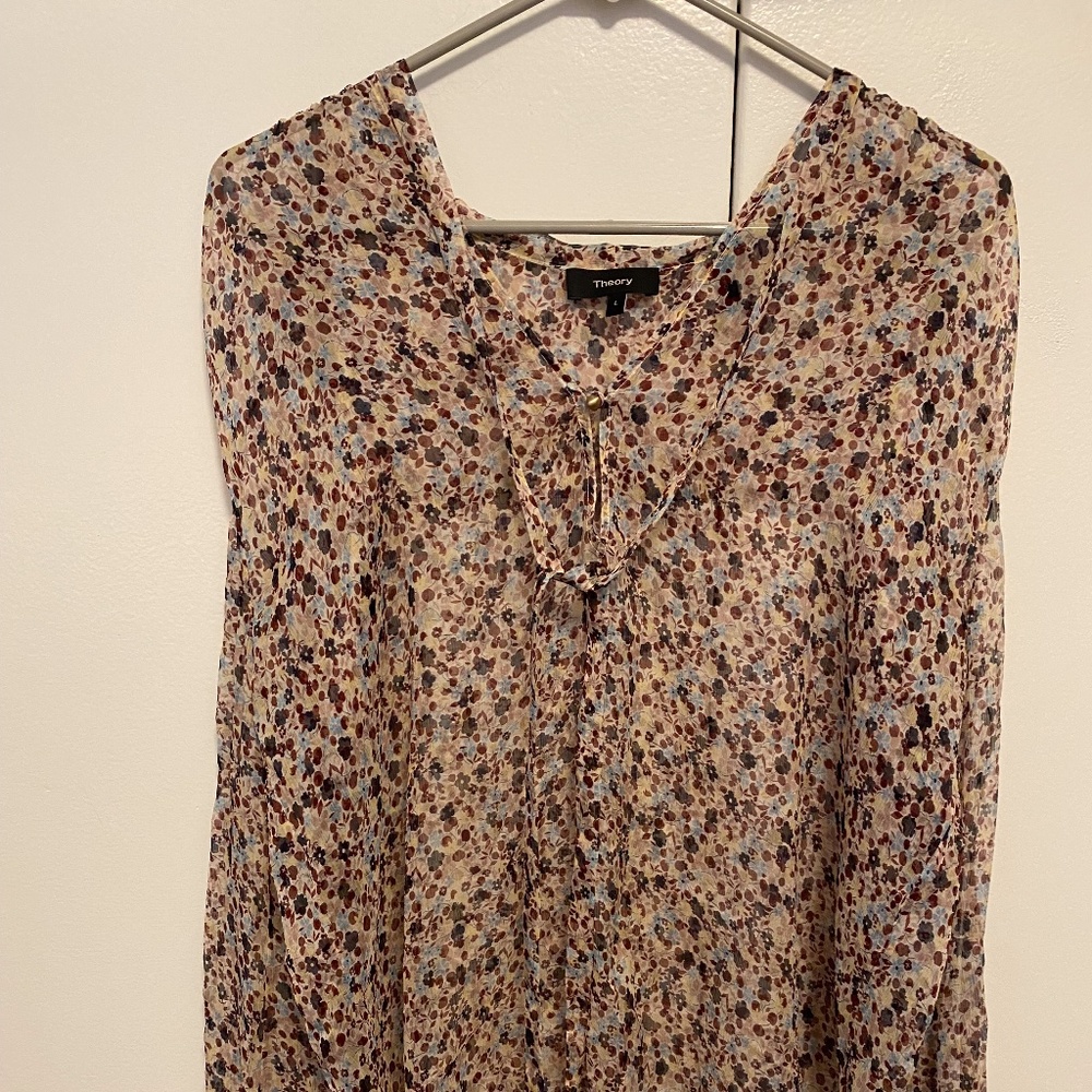 THEORY FLORAL SHEER QUARTER SLEEVE